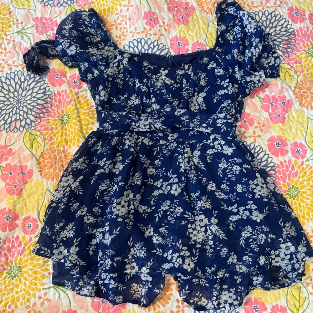 NWOT large blue floral trixxi romper